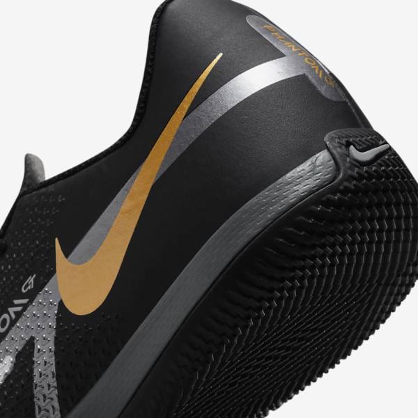 Buty Piłkarskie Dziecięce Nike Jr. Phantom GT2 Academy IC Older Indoor Court Czarne Metal Złote Ciemny Szare Metal Ciemny Szare | NK041YSZ