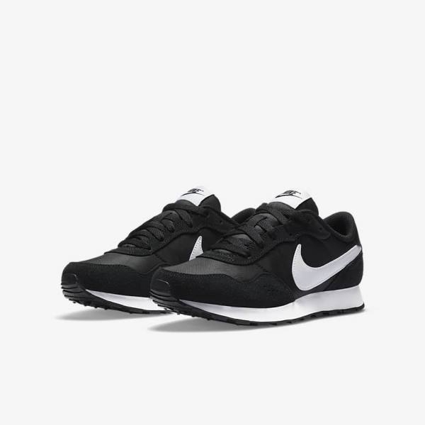 Trampki Dziecięce Nike MD Valiant Older Czarne Białe | NK172SEI