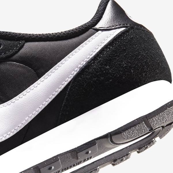 Trampki Dziecięce Nike MD Valiant Older Czarne Białe | NK172SEI