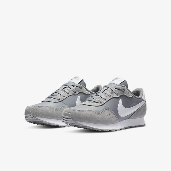 Trampki Dziecięce Nike MD Valiant Older Szare Białe | NK698ICO